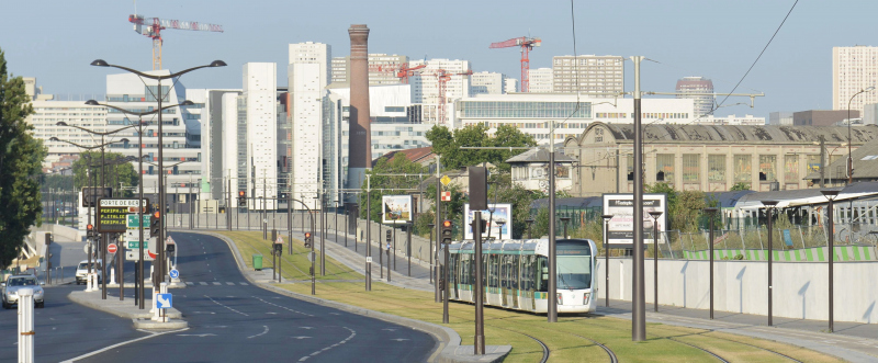 Illustration - Boulevard des maréchaux et tramway en amont de la Seine