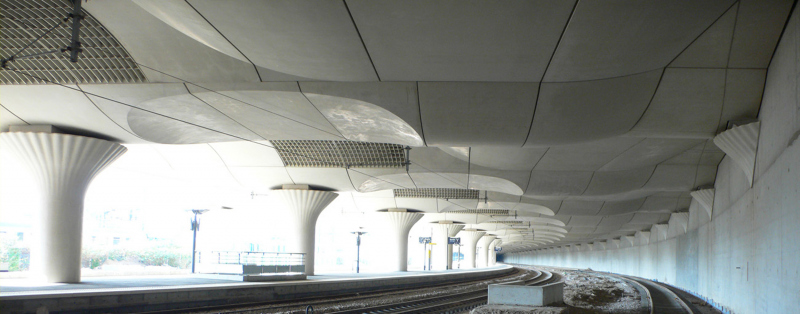 Illustration - Vue sous l’avenue Pierre Mendès-France : les voies ferrées couvertes